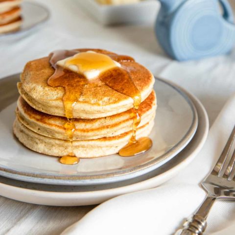 Flourless Banana Pancakes - 5 Minute Blender Pancakes!